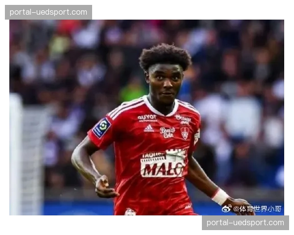 官方：布雷斯特后卫布拉西耶因膝盖扭伤将缺席四周