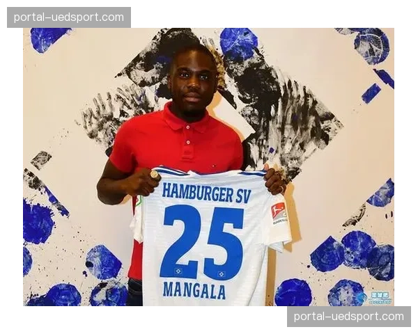 战术板：为何斯图加特的“边中场”设置成为破解密集防守的利器