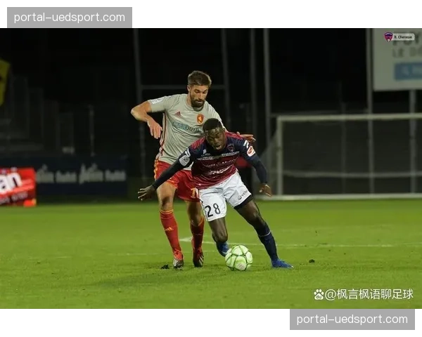 跟随镜头走进克莱蒙俱乐部:在降级边缘,一个小城市的足球坚守 跟随镜头走进克莱蒙俱乐部:在降级边缘,一个小城市的足球坚守