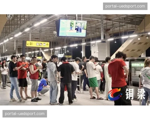 铁路部门开行球迷高铁专列，助力中超客场球迷出行观赛